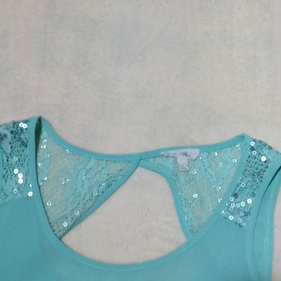 Top - Picture 2 of 4